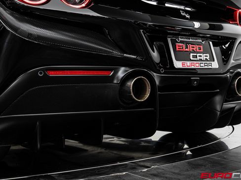 Used 2022 Ferrari F8 Tributo image 25