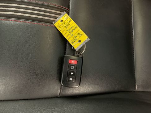 Used 2019 Toyota Highlander SE w/ Carpet Mat Package (TMS) AWD/4WD image 28