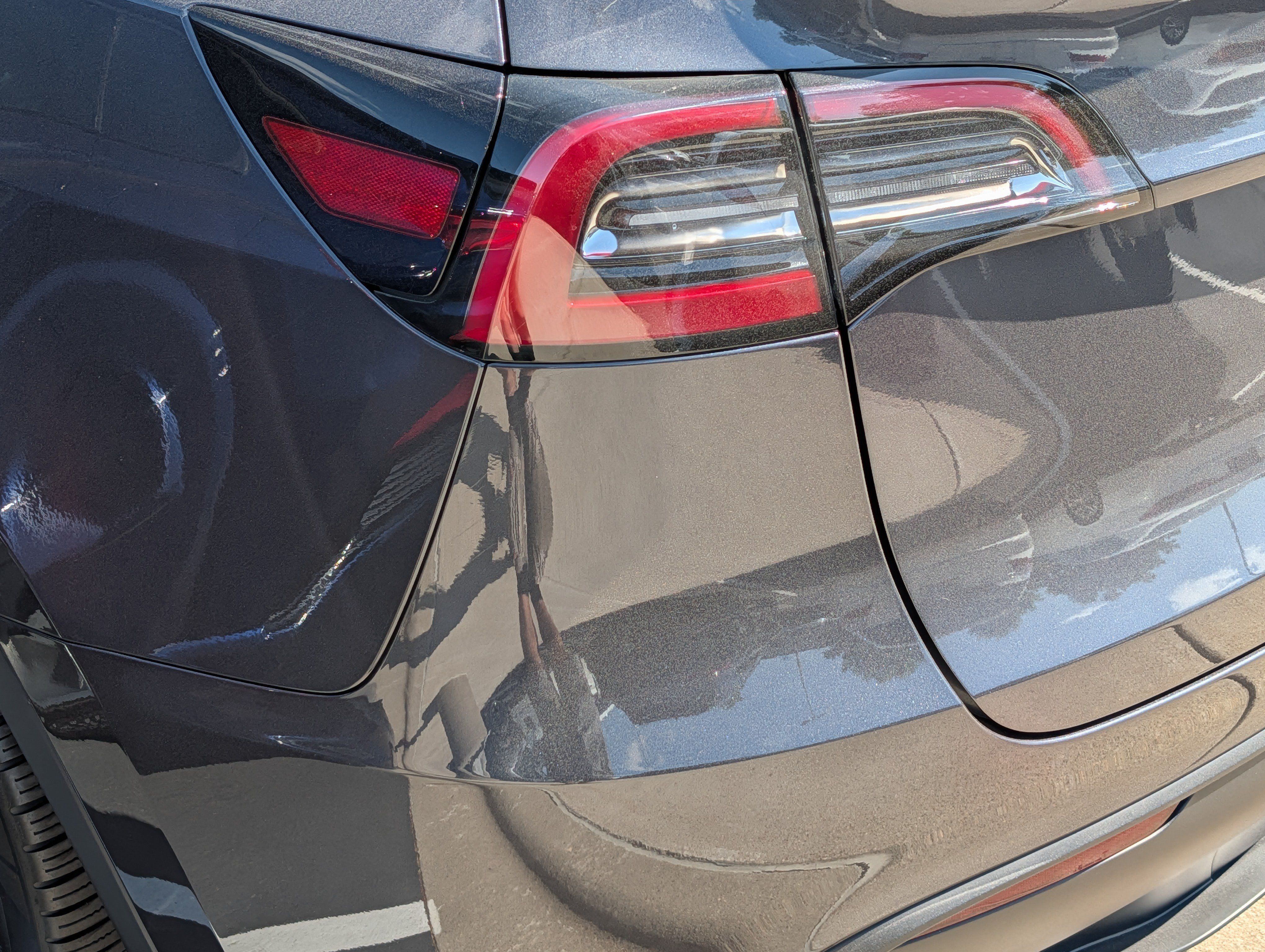 Used 2024 Tesla Model Y Long Range AWD/4WD image 17