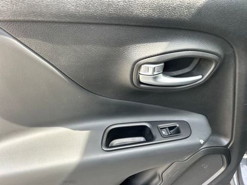 Used 2022 Jeep Renegade Limited image 47