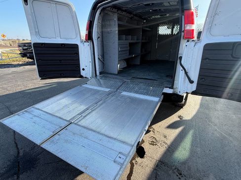 Used 2019 Chevrolet Express 3500 w/ Driver Convenience Package image 15