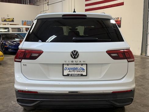 Used 2022 Volkswagen Tiguan SE w/ Panoramic Sunroof Package FWD image 6
