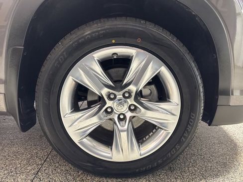 Used 2015 Toyota Highlander Limited image 31