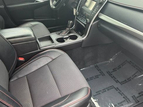Used 2017 Toyota Camry SE FWD image 38