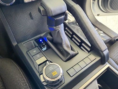 Used 2025 Toyota 4Runner SR5 AWD/4WD image 19