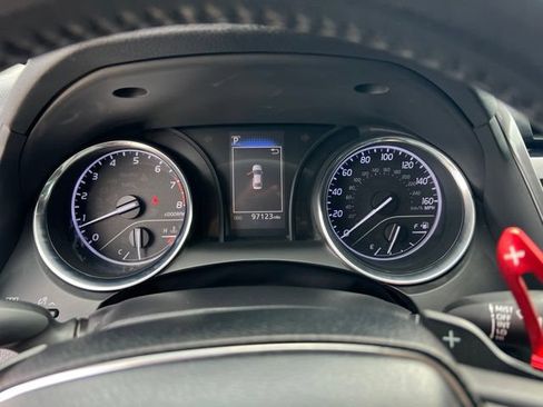 Used 2019 Toyota Camry SE FWD image 18