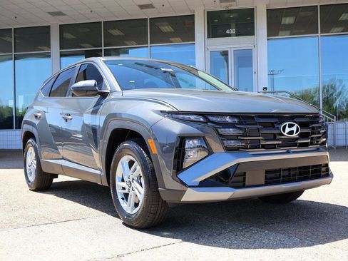 New 2025 Hyundai Tucson SE image 7