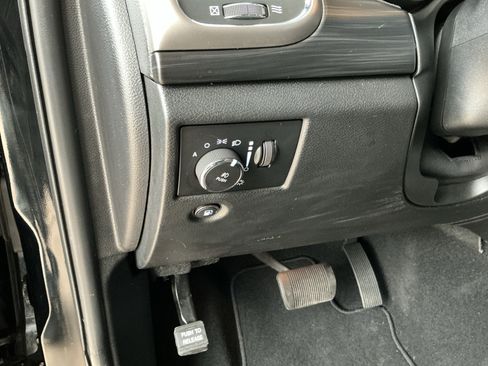 Used 2020 Jeep Grand Cherokee Laredo w/ 18" Wheel & 8.4" Radio Group image 26