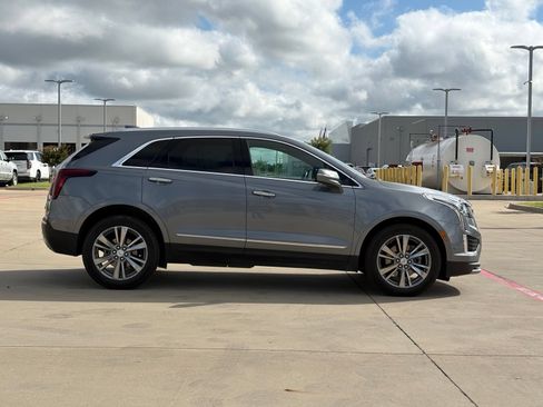 Certified 2022 Cadillac XT5 Premium Luxury w/ Technology Package FWD image 8