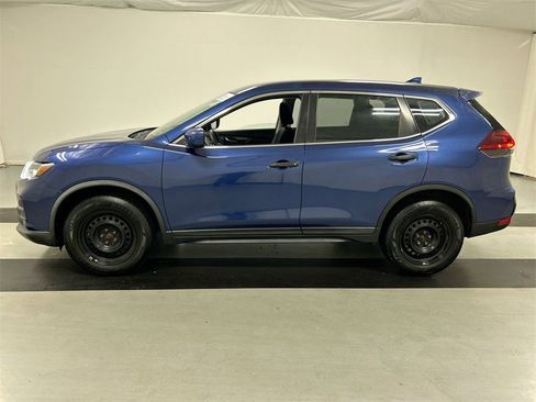 Used 2018 Nissan Rogue S image 6