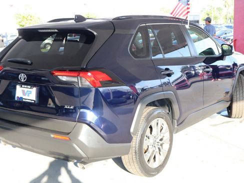 Used 2021 Toyota RAV4 XLE Premium FWD image 5