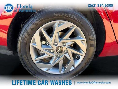 Used 2024 Hyundai Elantra Blue image 31