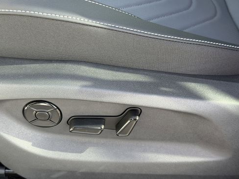 New 2026 Volkswagen Tiguan SE image 17