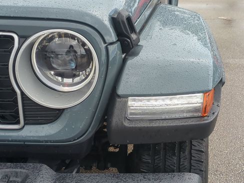 Used 2025 Jeep Wrangler Unlimited Sahara w/ Safety Group image 11