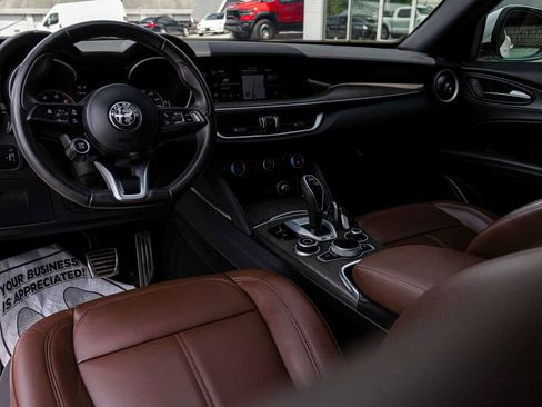 Used 2023 Alfa Romeo Stelvio Ti AWD/4WD image 17