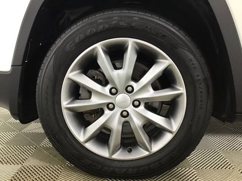 Used 2018 Jeep Cherokee Limited image 25