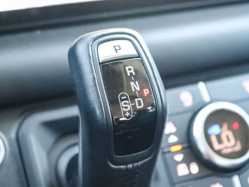 Used 2020 Land Rover Defender 110 HSE AWD/4WD image 24