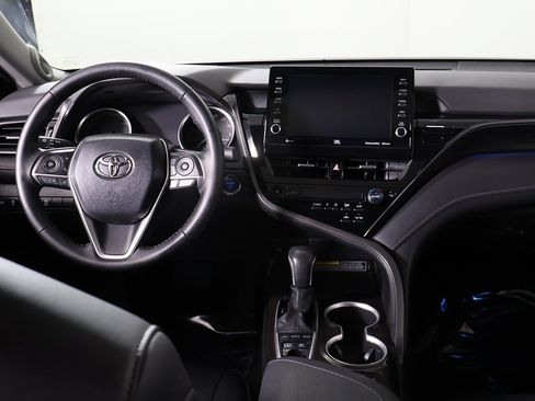 Used 2021 Toyota Camry XLE w/ Navigation Upgrade Package image 33