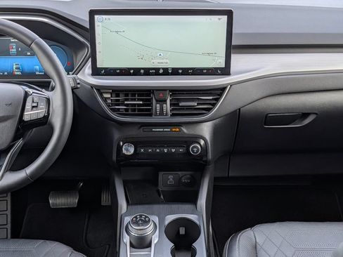 Certified 2023 Ford Escape Platinum w/ Premium Technology Package AWD/4WD image 16