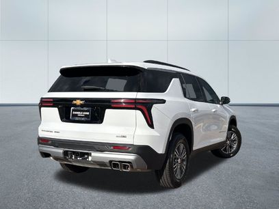 Used 2025 Chevrolet Traverse LT