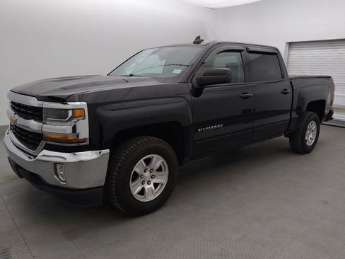 Used 2018 Chevrolet Silverado 1500 LT w/ LT Convenience Package AWD/4WD image 2