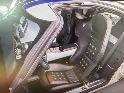 Used 2005 Ford GT RWD image 10