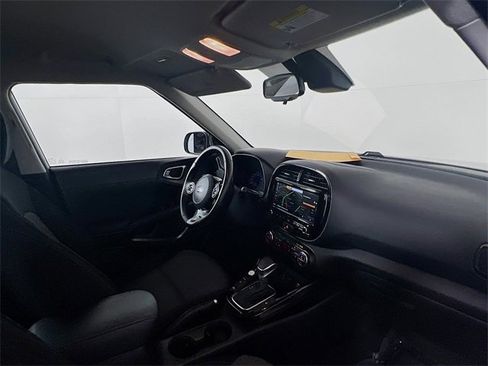 Used 2020 Kia Soul EX image 10