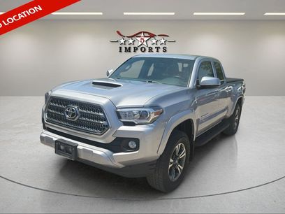 Used 2017 Toyota Tacoma TRD Sport w/ Tow Package (A/T)