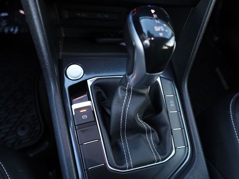 Used 2022 Volkswagen Tiguan SE image 31