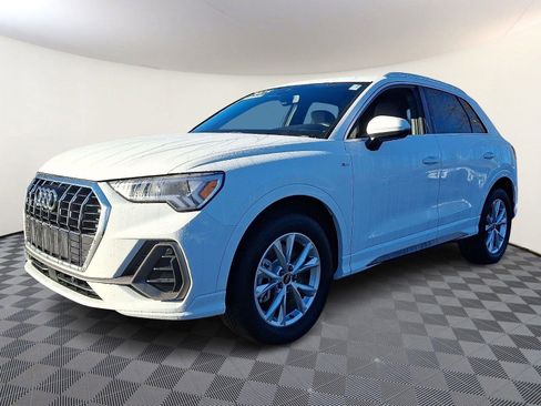 Certified 2025 Audi Q3 2.0T Premium w/ Convenience Package image 3