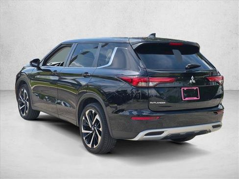 Used 2023 Mitsubishi Outlander SE Black Edition FWD image 7