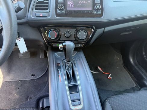 Used 2019 Honda HR-V LX image 25