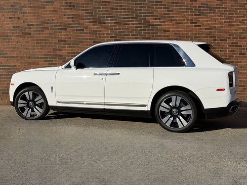 Used 2024 Rolls-Royce Cullinan image 3