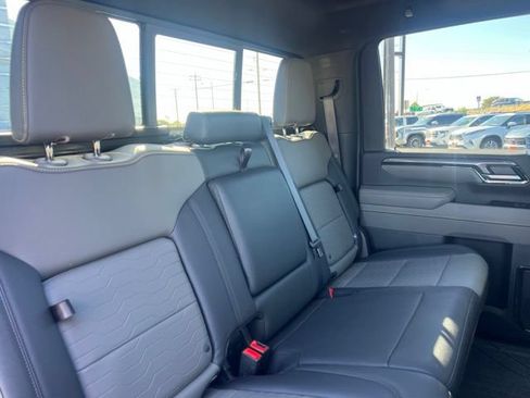 Used 2025 Chevrolet Silverado 2500 ZR2 w/ Technology Package AWD/4WD image 32