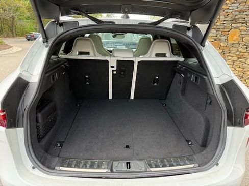 Certified 2022 Jaguar F-PACE SVR image 32