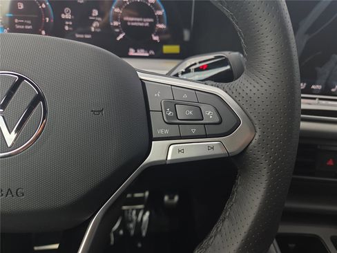 New 2026 Volkswagen Tiguan SE R-Line image 16