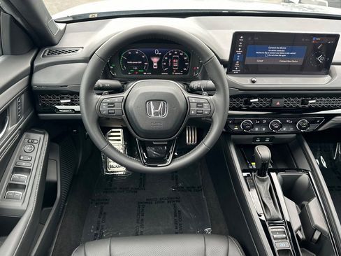 Used 2025 Honda Accord Sport image 16