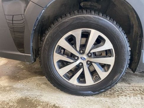 Used 2023 Subaru Outback Premium image 5