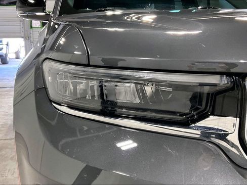 Used 2022 Jeep Grand Cherokee Overland w/ Adv Protech Group III image 39