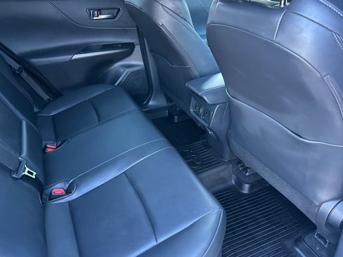 Used 2024 Toyota Venza XLE image 19