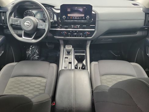 Used 2025 Nissan Pathfinder SV image 18