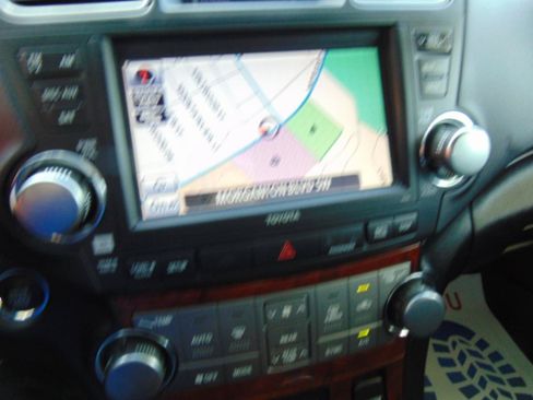 Used 2012 Toyota Highlander Limited w/ Tow Pkg FWD image 10