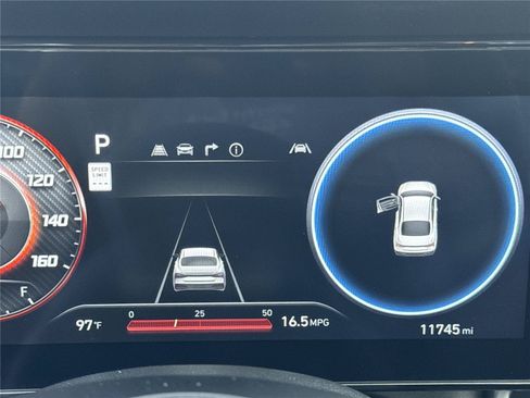 Used 2025 Hyundai Elantra Limited FWD image 13