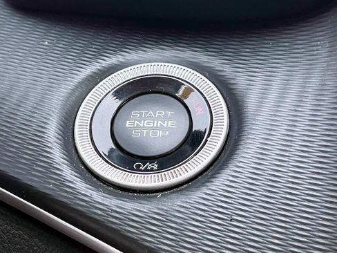 Used 2023 Jeep Grand Cherokee Laredo AWD/4WD image 31