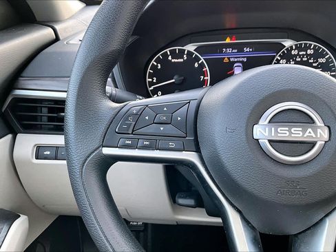 Used 2025 Nissan Altima 2.5 SV FWD image 19