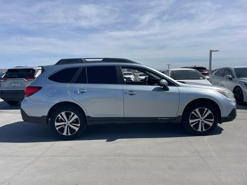 Used 2018 Subaru Outback 2.5i Limited image 3