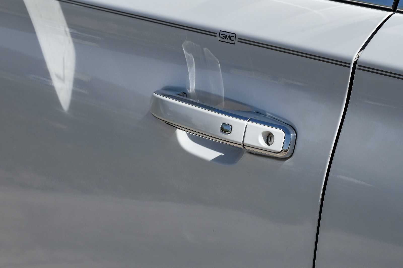 Used 2018 GMC Yukon Denali RWD image 49