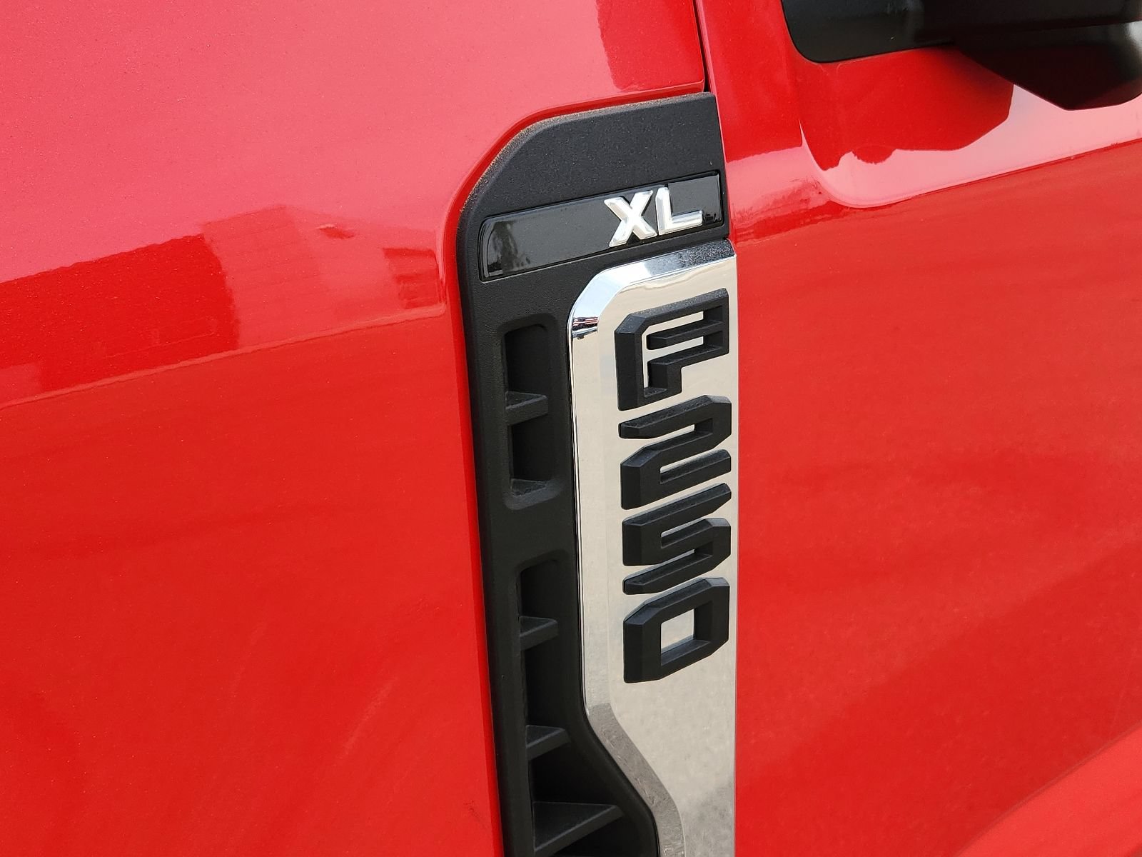 New 2025 Ford F250 XL w/ 360-Degree Camera Package RWD image 8