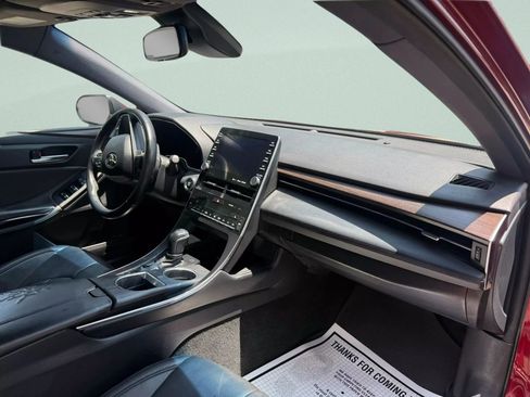 Used 2019 Toyota Avalon XLE w/ Moonroof Package image 13