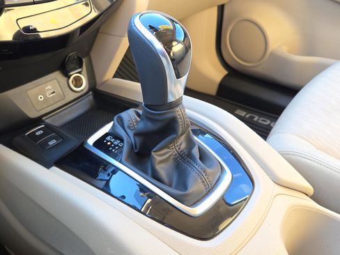 Used 2020 Nissan Rogue SV w/ Premium Package image 26